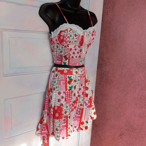 ⭐HOST PICK 🍓 Strawberry kawaii cropped top w/pleated skirt set! 😍 lace trim - Picture 6 of 12